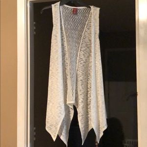 Girls sleeveless sweater